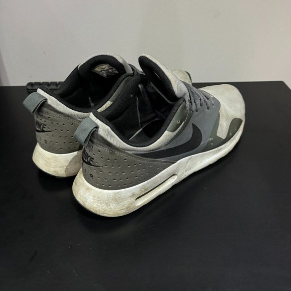 Men Nike  Air Max Tavas Black Gray Size US 10.5 - Picture 5 of 5